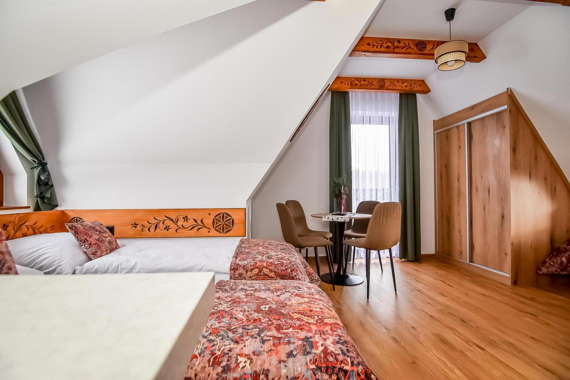Cicha Woda 300 M Od Goracy Potok I Termy Szaflary